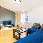 2 Bedroom Gorgeous In Апартаменти Задар
