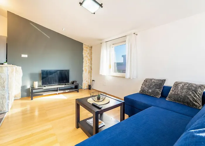 2 Bedroom Gorgeous In Apartman Zára