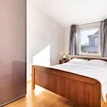 2 Bedroom Gorgeous In Apartamento *