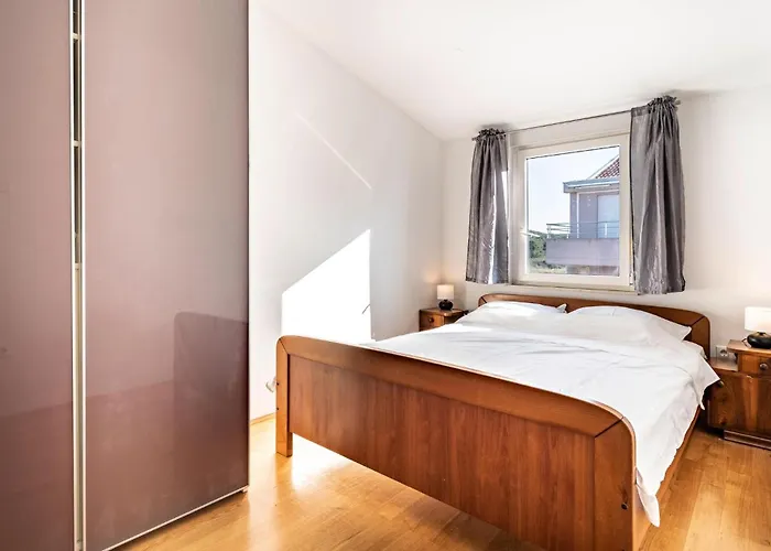 2 Bedroom Gorgeous In Apartamento *