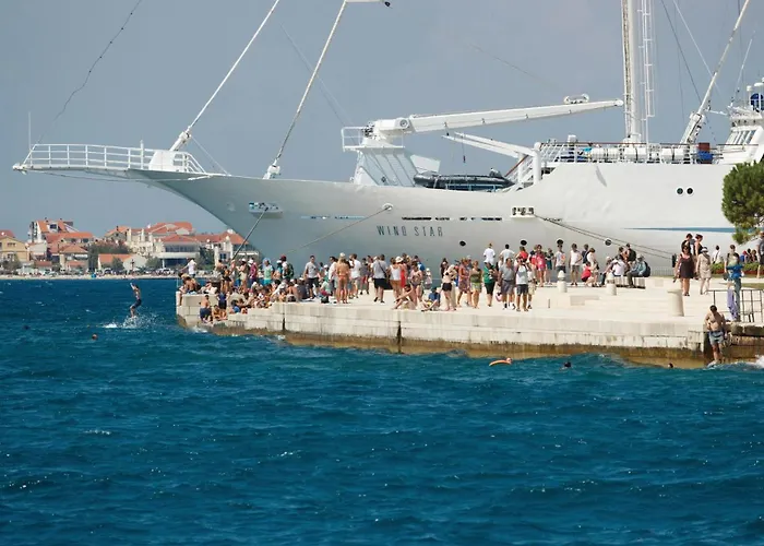 2 Bedroom Gorgeous In Apartamento